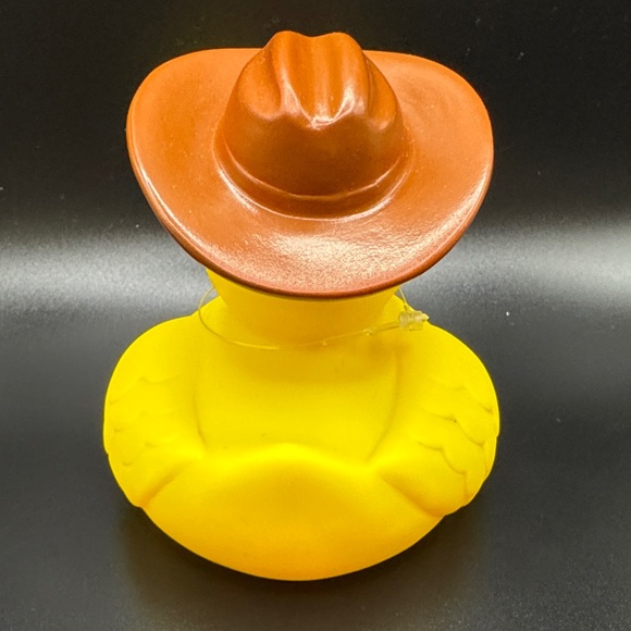 Buc-ee’s 2026 Rodeo Rubber Duck - Picture 3 of 4